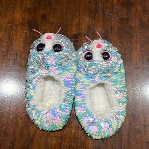 Animal sequence slippers. Size (3). Used, but in very good condition.